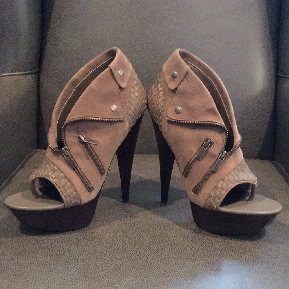 Bebe open toe booties tan with zip detailing. Hot!